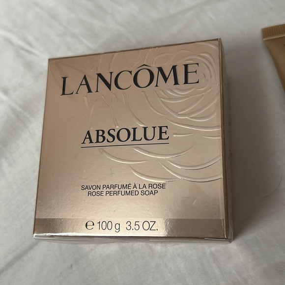 Lancôme Absolute Gift Set - Picture 2 of 3